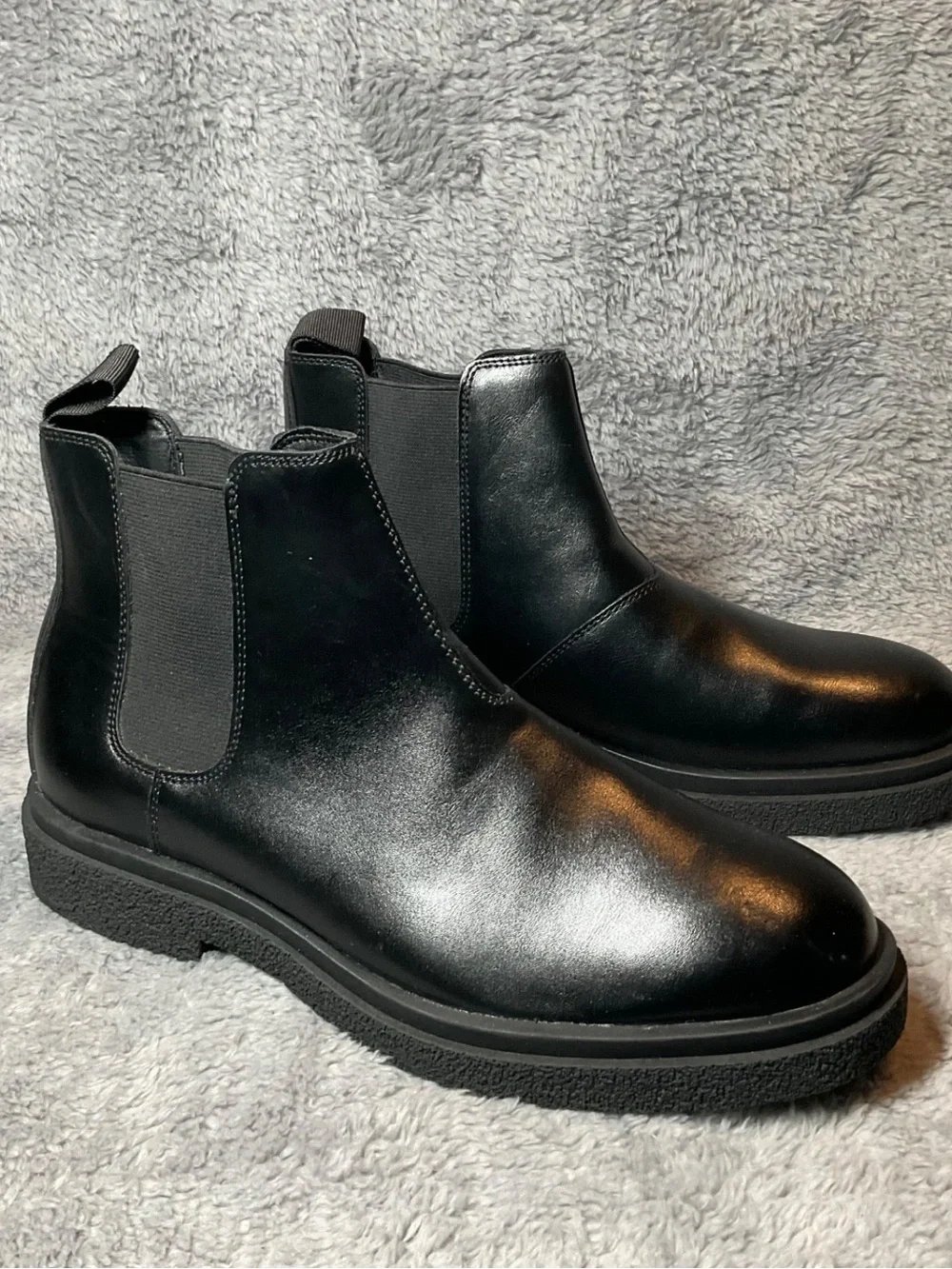 New Nordstrom Men’s Abound Black Chelsea pull on Boots Size 8M with Lug sole.